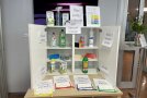 Putzmittel in einem Schrank