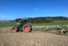 Kettenscheibenegge im Einsatz